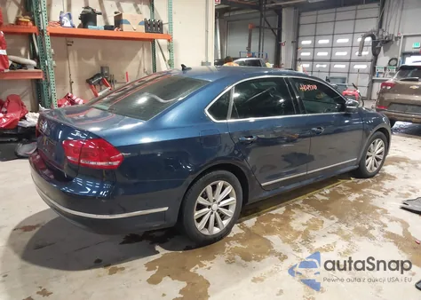 2013 Volkswagen Passat 2.5L Sel Premium z USA, uszkodzony, nr VIN 1VWCP7A36DC032964